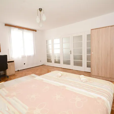 Hall Daire