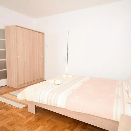 Hall * Belgrad